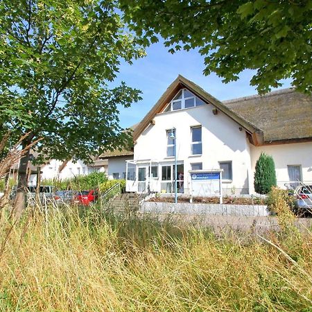Strandhaus Moenchgut Bed & Breakfast Lobbe 괴렌 외부 사진