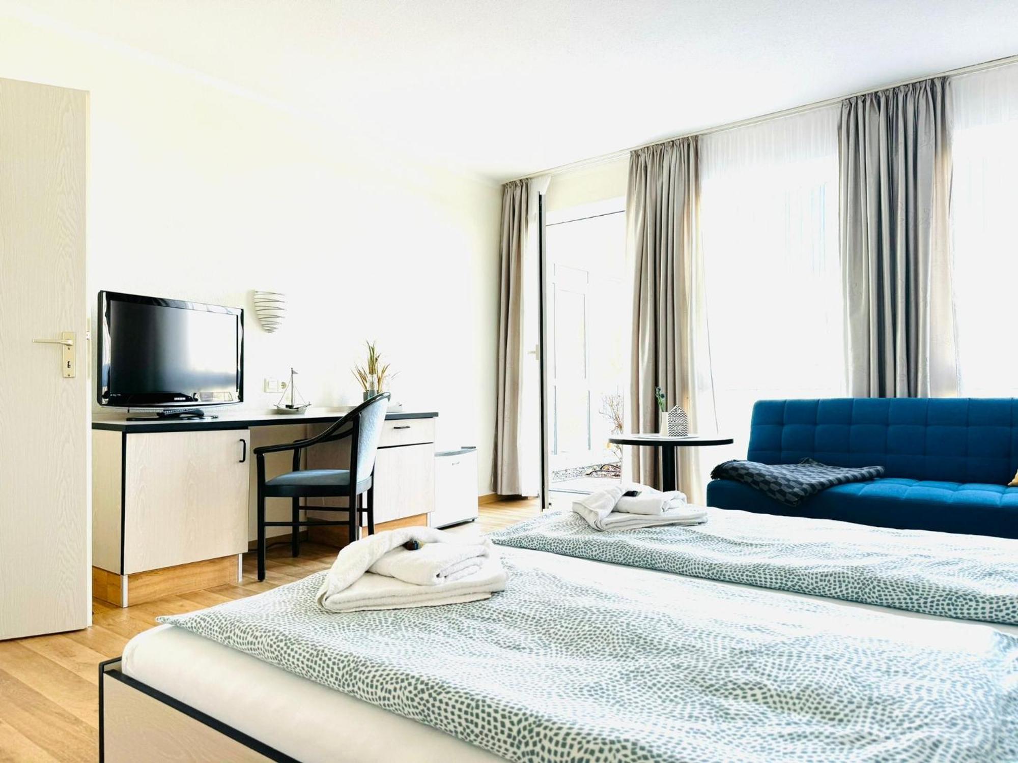 Strandhaus Moenchgut Bed & Breakfast Lobbe 괴렌 외부 사진
