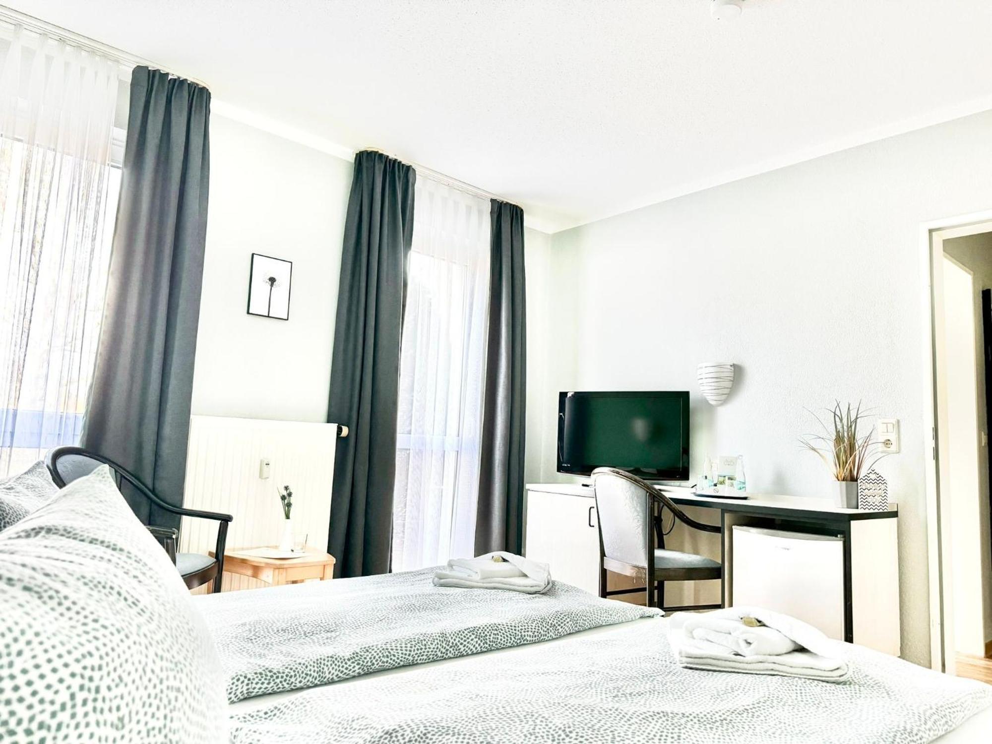 Strandhaus Moenchgut Bed & Breakfast Lobbe 괴렌 외부 사진
