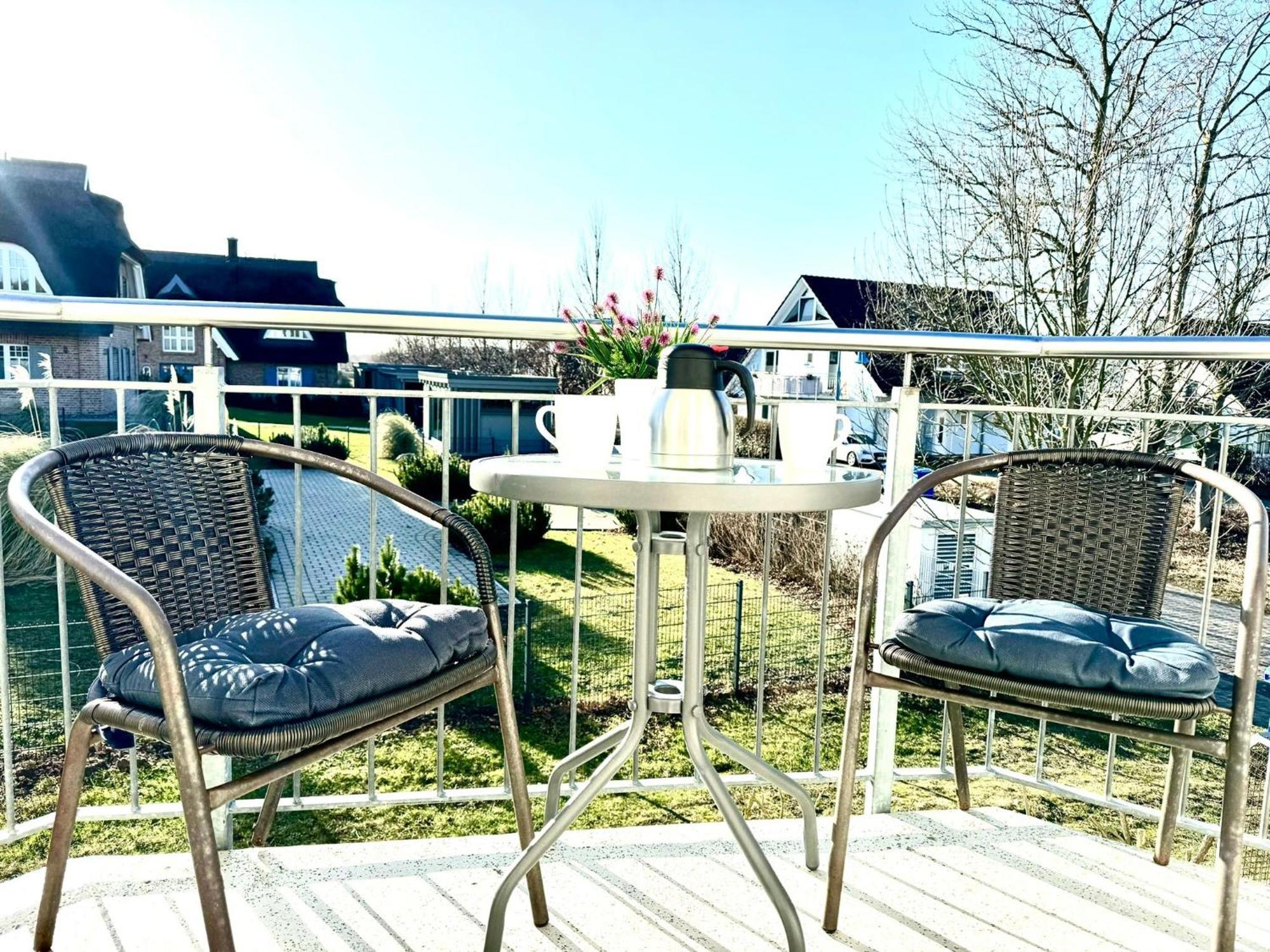 Strandhaus Moenchgut Bed & Breakfast Lobbe 괴렌 외부 사진