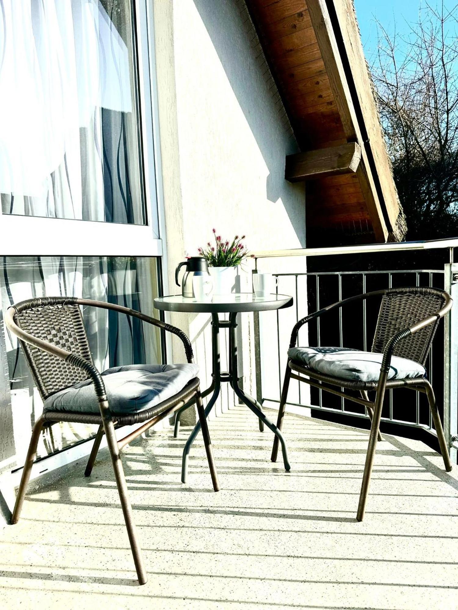 Strandhaus Moenchgut Bed & Breakfast Lobbe 괴렌 외부 사진