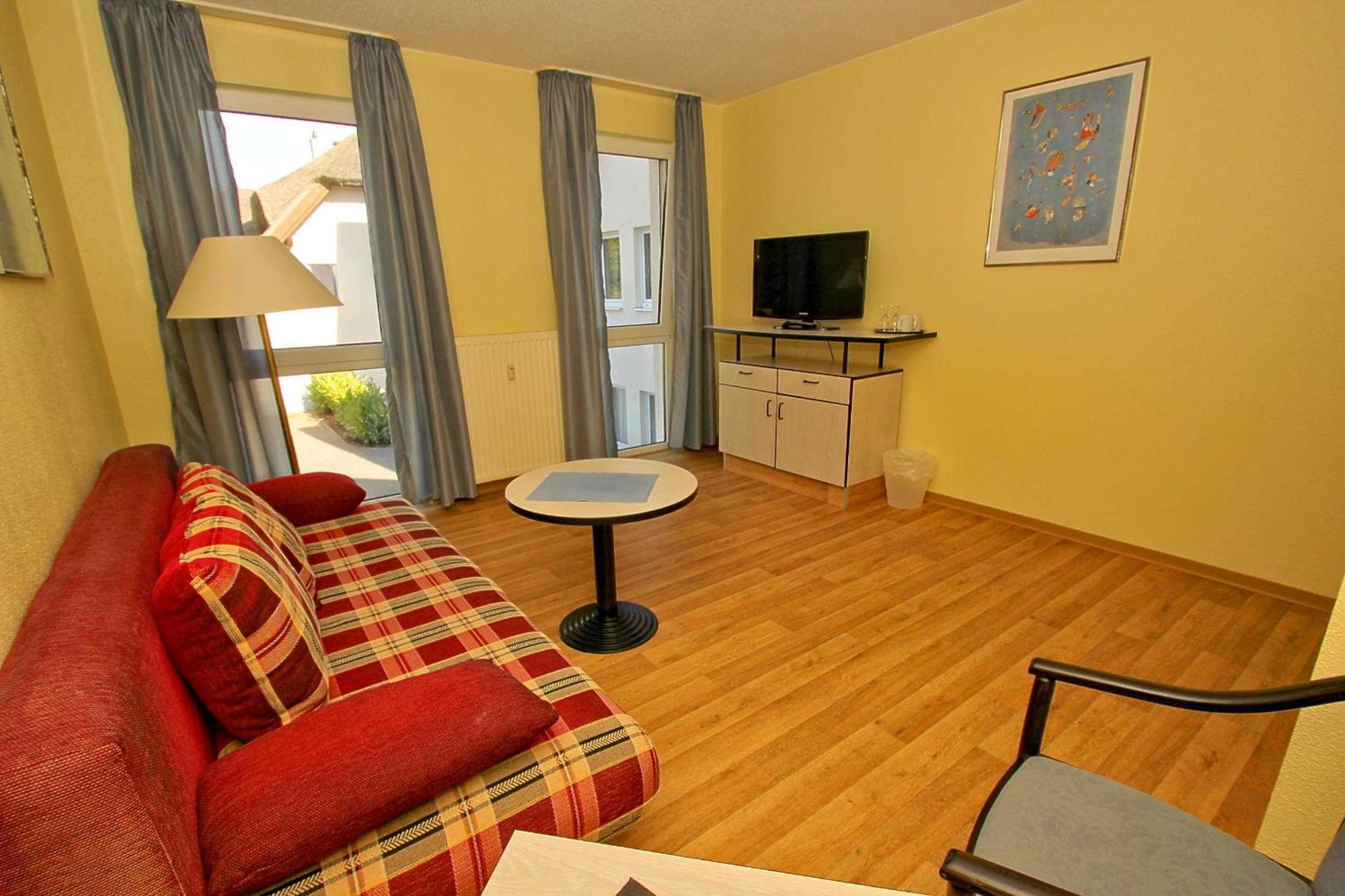 Strandhaus Moenchgut Bed & Breakfast Lobbe 괴렌 외부 사진