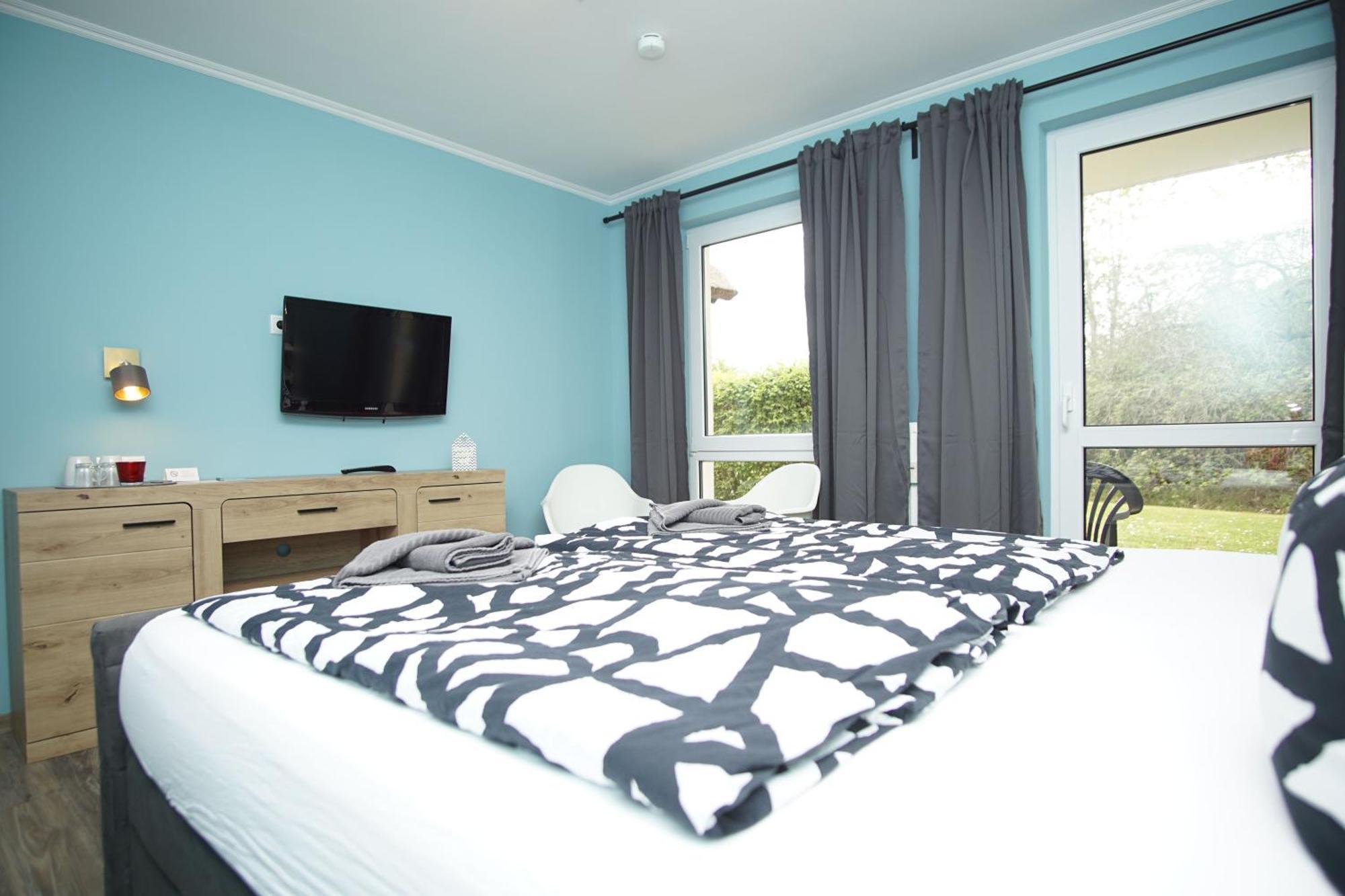 Strandhaus Moenchgut Bed & Breakfast Lobbe 괴렌 외부 사진