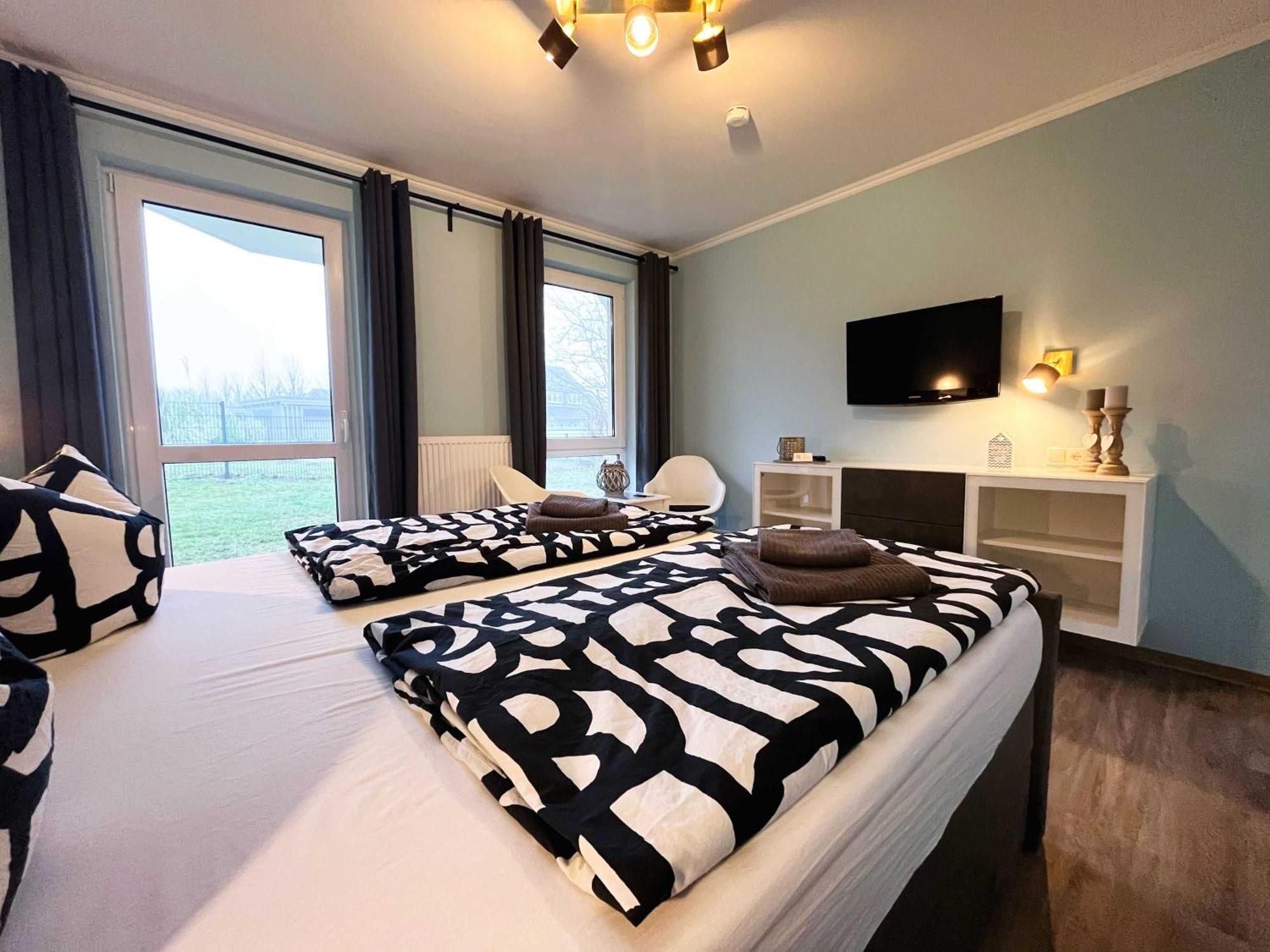 Strandhaus Moenchgut Bed & Breakfast Lobbe 괴렌 외부 사진